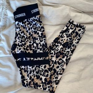 Stronger leopard print leggings